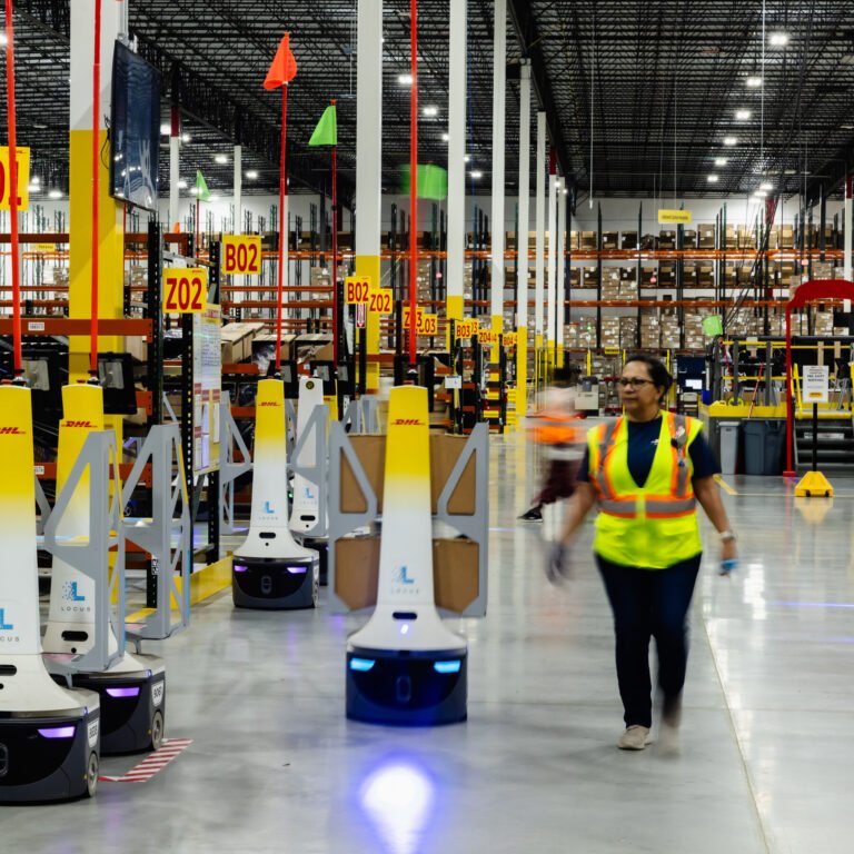 Robots Struggle to Match Warehouse Workers on ‘Really Hard’ Jobs